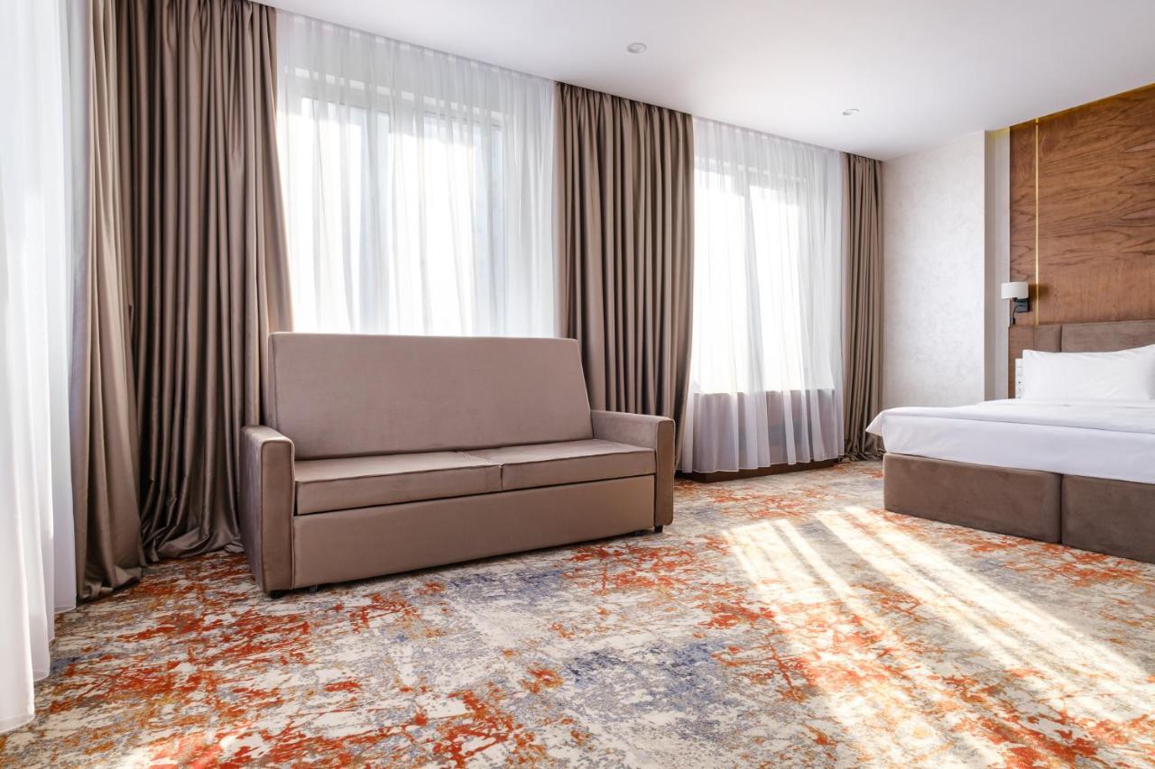 Grand Mildom Hotel Alma-Ata Buitenkant foto