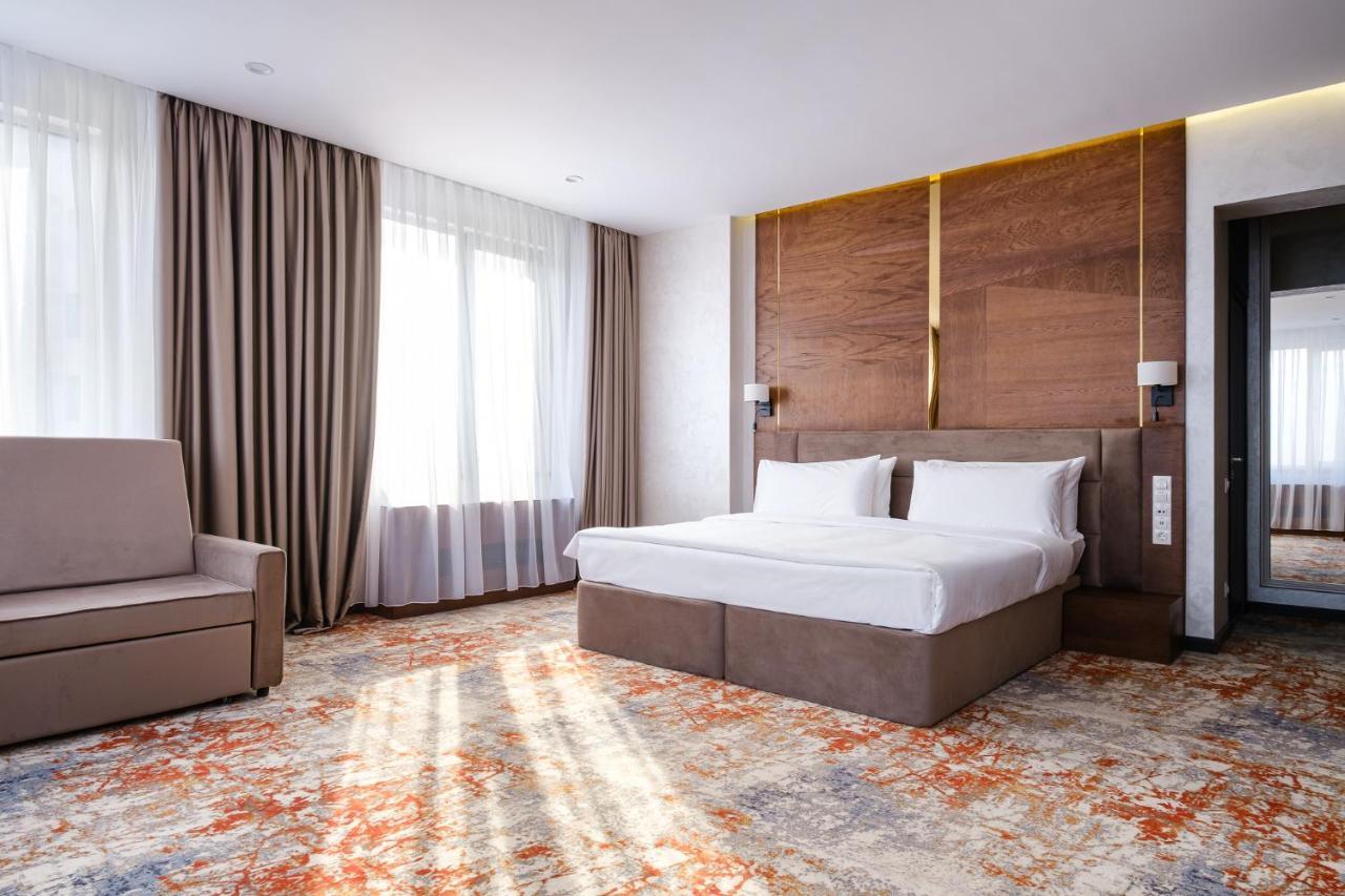 Grand Mildom Hotel Alma-Ata Buitenkant foto