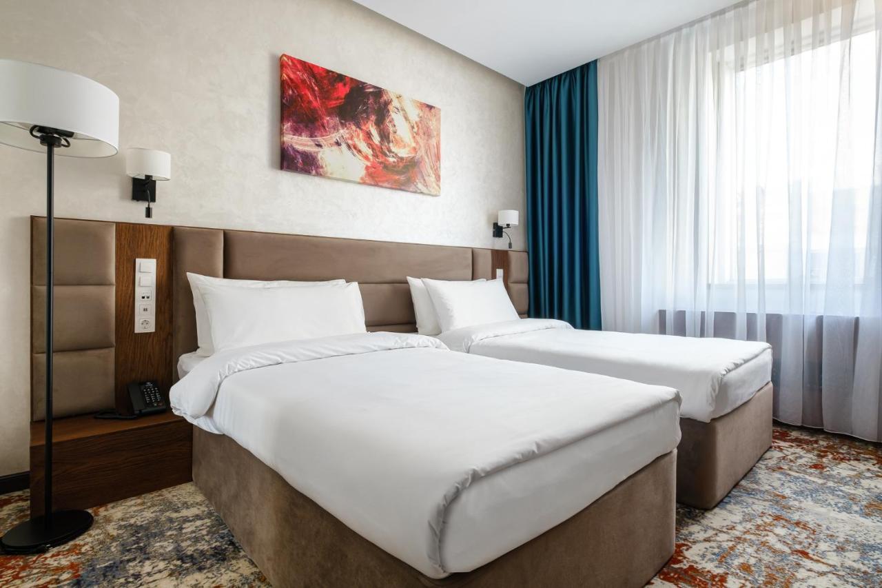 Grand Mildom Hotel Alma-Ata Buitenkant foto