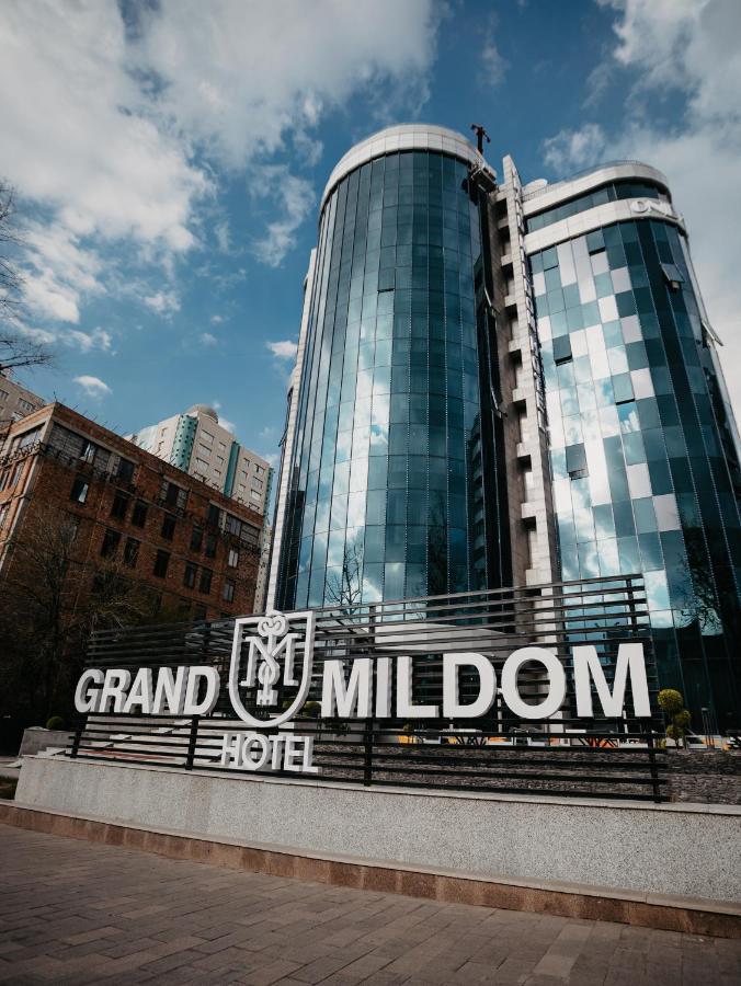 Grand Mildom Hotel Alma-Ata Buitenkant foto