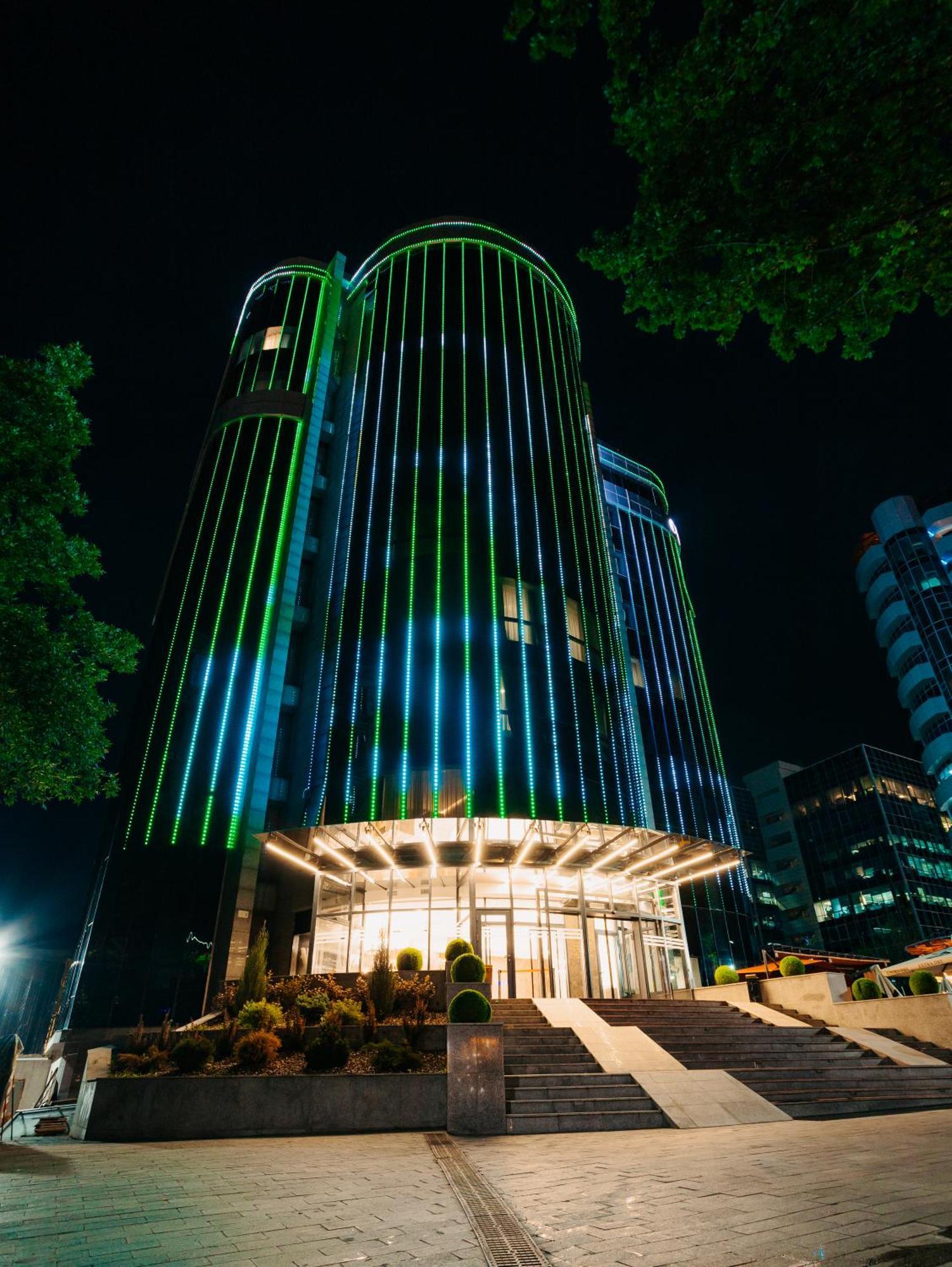 Grand Mildom Hotel Alma-Ata Buitenkant foto