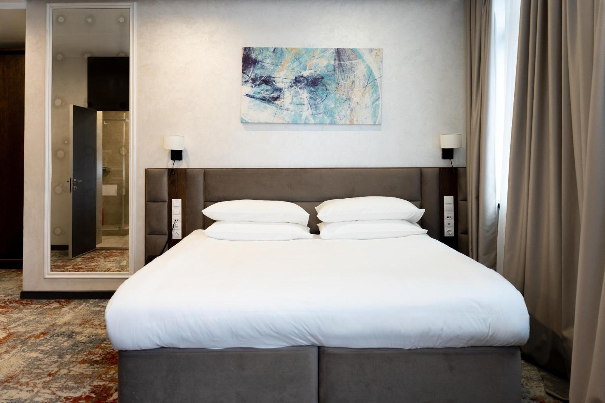 Grand Mildom Hotel Alma-Ata Buitenkant foto